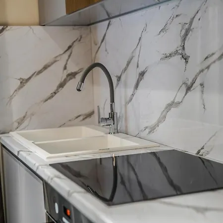 Haris Luxury No.4 * 티라나