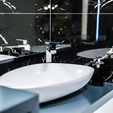 Haris Luxury No.4 * 티라나